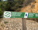 Panel direccional en la senda del Monte Benacantil